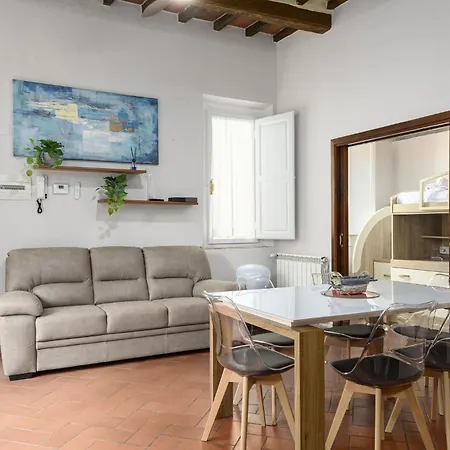Apartamento With Private Garden